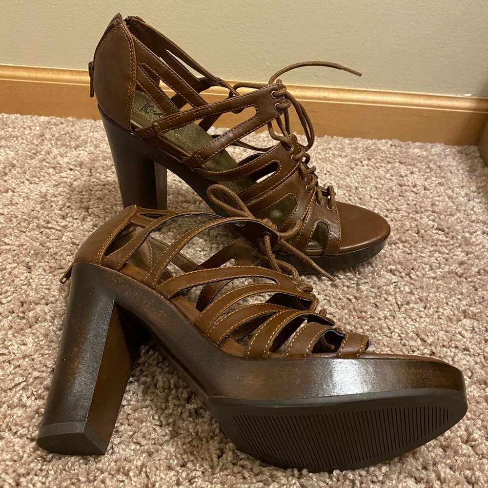 Decree Heels, Elizabeth Cognac/Brown
